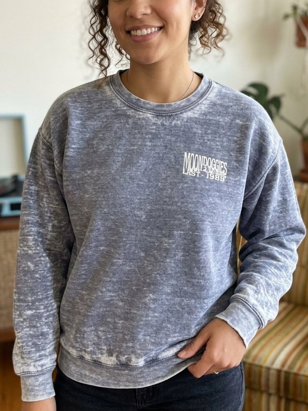 Moonboggies Beach Club | Women’s Vintage Pullover Sweater | Size Medium